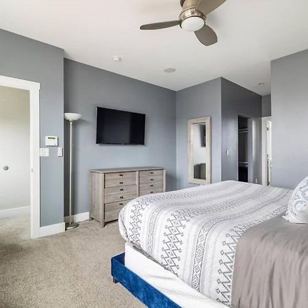 4 Bedroom 3 Bath Sleeps 10 Pet Friendly Private Backyard, 2 Car Garage, City Views, Close To All Stadiums And Casino Pittsburgh Luaran gambar