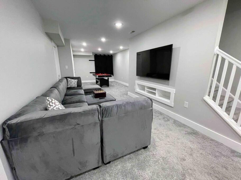 4 Bedroom 3 Bath Sleeps 10 Pet Friendly Private Backyard, 2 Car Garage, City Views, Close To All Stadiums And Casino Pittsburgh Luaran gambar