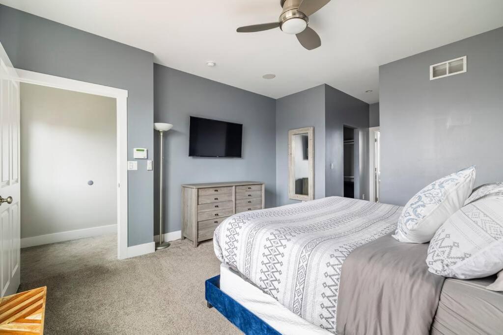 4 Bedroom 3 Bath Sleeps 10 Pet Friendly Private Backyard, 2 Car Garage, City Views, Close To All Stadiums And Casino Pittsburgh Luaran gambar