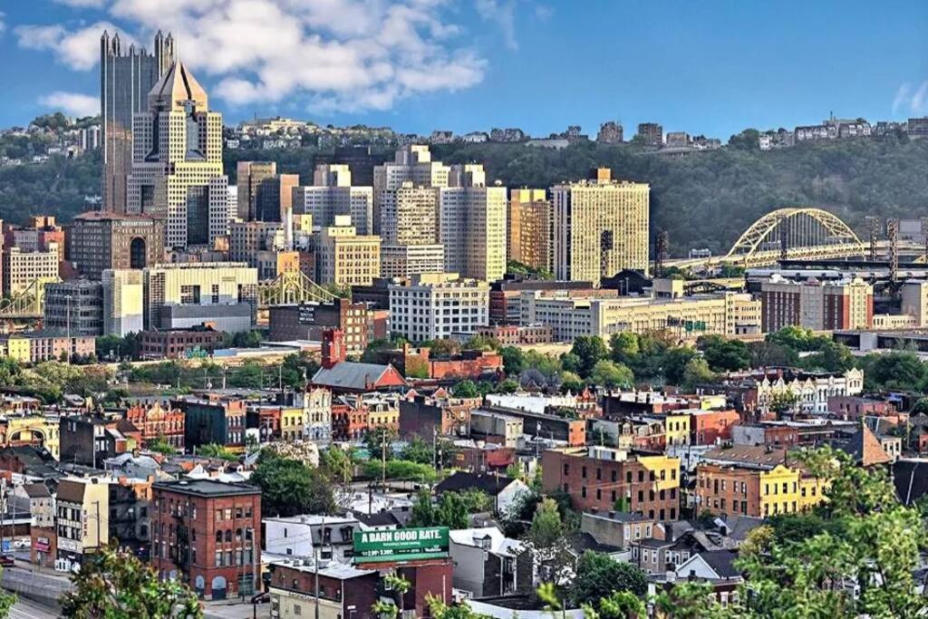 4 Bedroom 3 Bath Sleeps 10 Pet Friendly Private Backyard, 2 Car Garage, City Views, Close To All Stadiums And Casino Pittsburgh Luaran gambar