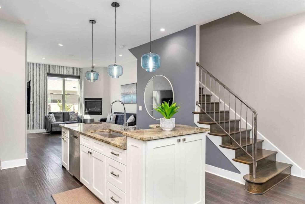 4 Bedroom 3 Bath Sleeps 10 Pet Friendly Private Backyard, 2 Car Garage, City Views, Close To All Stadiums And Casino Pittsburgh Luaran gambar