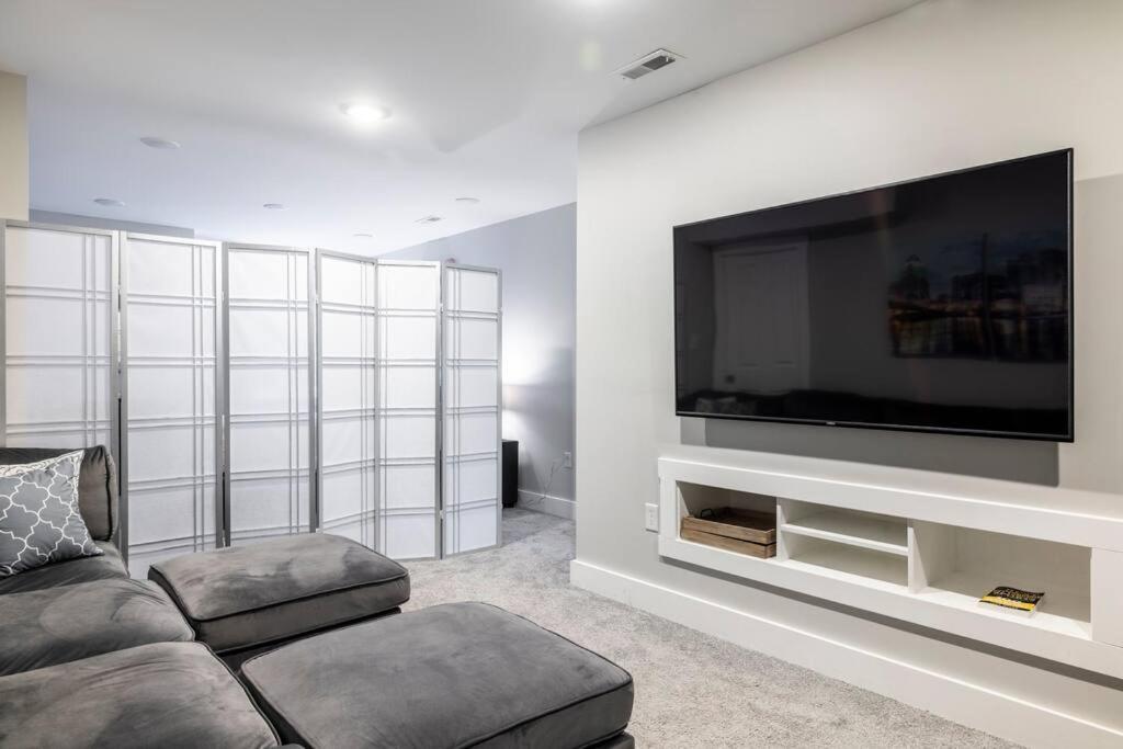 4 Bedroom 3 Bath Sleeps 10 Pet Friendly Private Backyard, 2 Car Garage, City Views, Close To All Stadiums And Casino Pittsburgh Luaran gambar