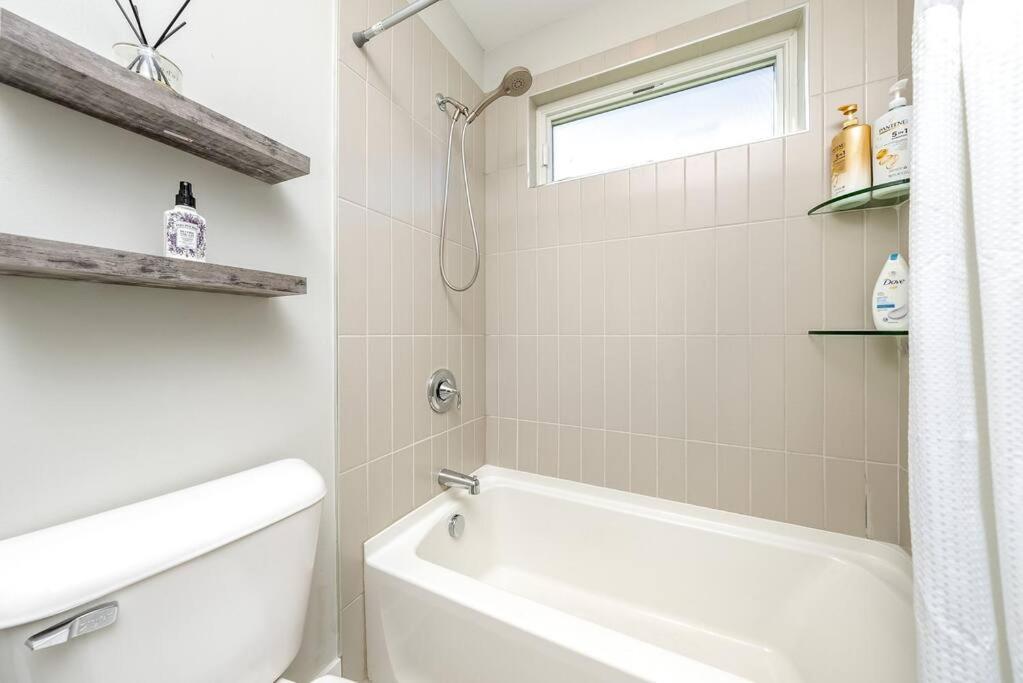 4 Bedroom 3 Bath Sleeps 10 Pet Friendly Private Backyard, 2 Car Garage, City Views, Close To All Stadiums And Casino Pittsburgh Luaran gambar