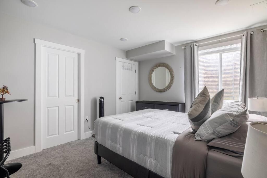 4 Bedroom 3 Bath Sleeps 10 Pet Friendly Private Backyard, 2 Car Garage, City Views, Close To All Stadiums And Casino Pittsburgh Luaran gambar