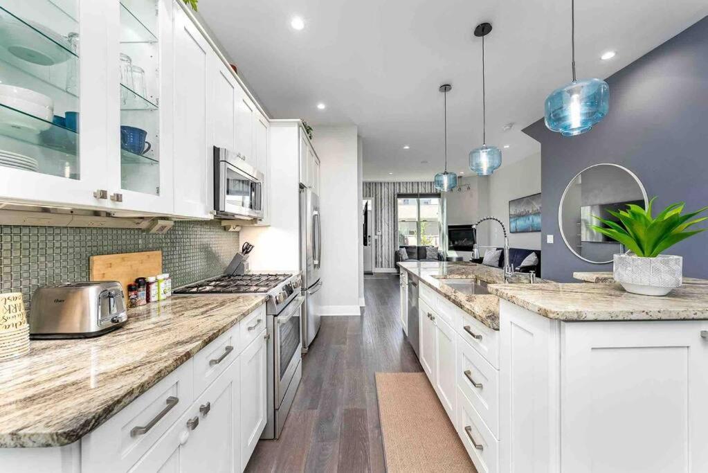 4 Bedroom 3 Bath Sleeps 10 Pet Friendly Private Backyard, 2 Car Garage, City Views, Close To All Stadiums And Casino Pittsburgh Luaran gambar