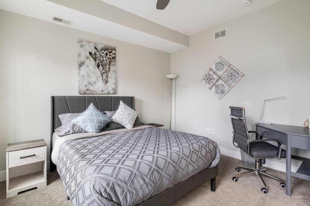 4 Bedroom 3 Bath Sleeps 10 Pet Friendly Private Backyard, 2 Car Garage, City Views, Close To All Stadiums And Casino Pittsburgh Luaran gambar