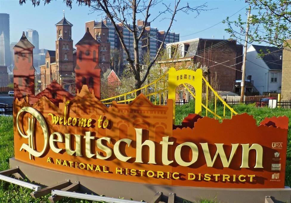 4 Bedroom 3 Bath Sleeps 10 Pet Friendly Private Backyard, 2 Car Garage, City Views, Close To All Stadiums And Casino Pittsburgh Luaran gambar