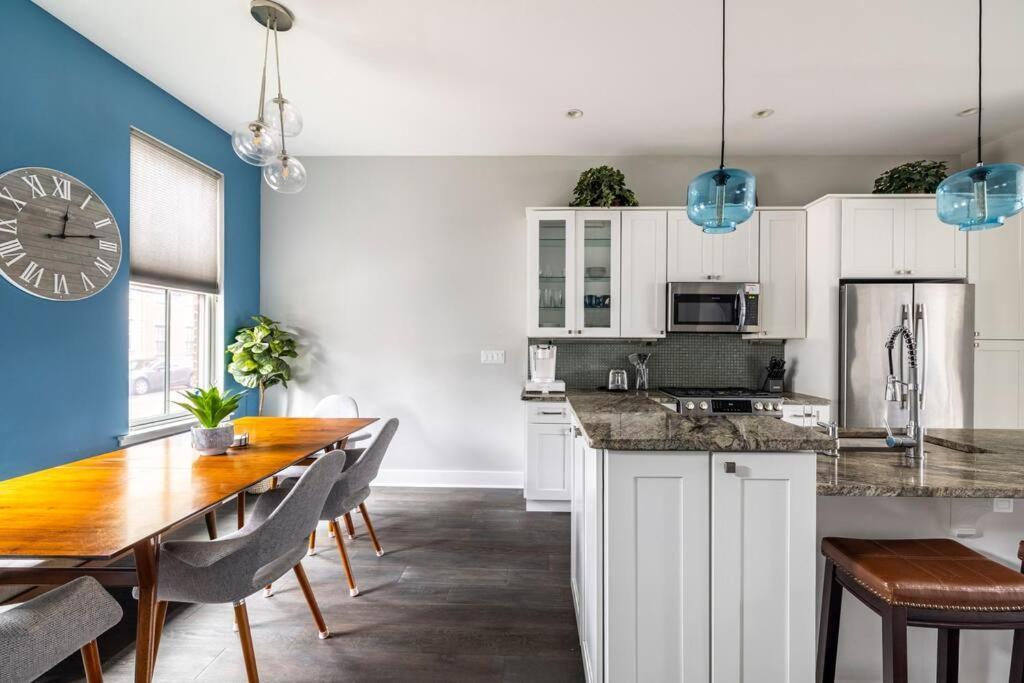 4 Bedroom 3 Bath Sleeps 10 Pet Friendly Private Backyard, 2 Car Garage, City Views, Close To All Stadiums And Casino Pittsburgh Luaran gambar