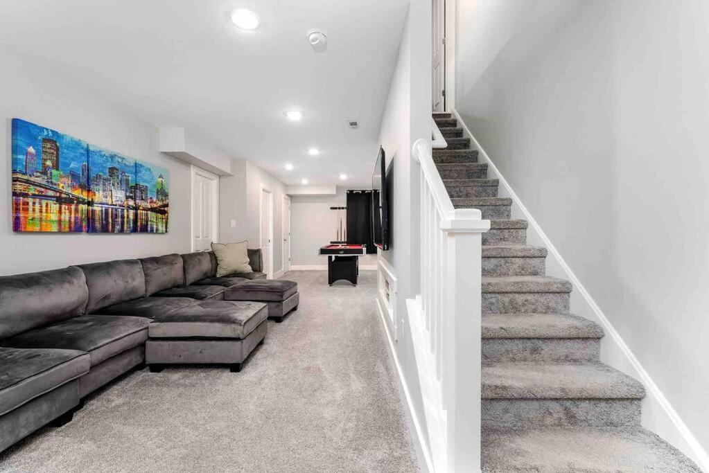 4 Bedroom 3 Bath Sleeps 10 Pet Friendly Private Backyard, 2 Car Garage, City Views, Close To All Stadiums And Casino Pittsburgh Luaran gambar
