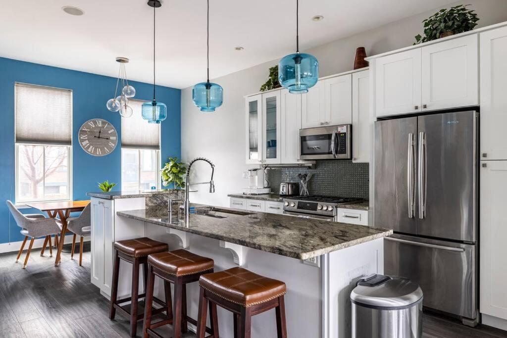 4 Bedroom 3 Bath Sleeps 10 Pet Friendly Private Backyard, 2 Car Garage, City Views, Close To All Stadiums And Casino Pittsburgh Luaran gambar