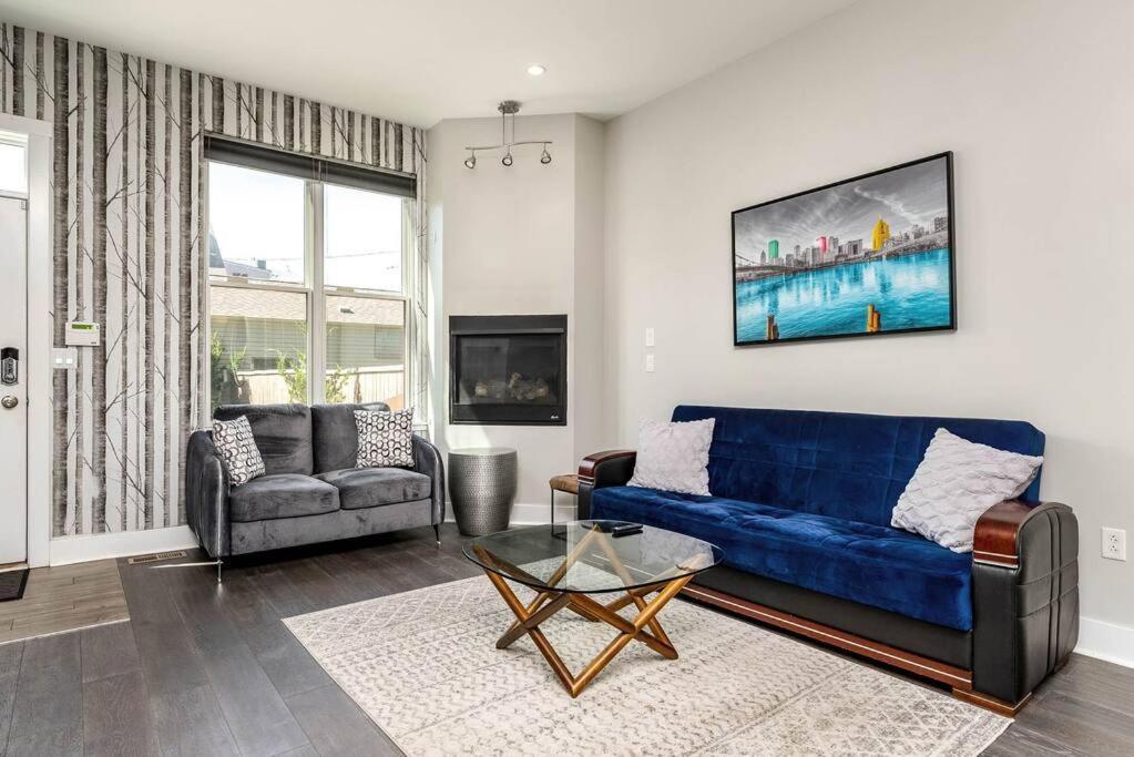4 Bedroom 3 Bath Sleeps 10 Pet Friendly Private Backyard, 2 Car Garage, City Views, Close To All Stadiums And Casino Pittsburgh Luaran gambar