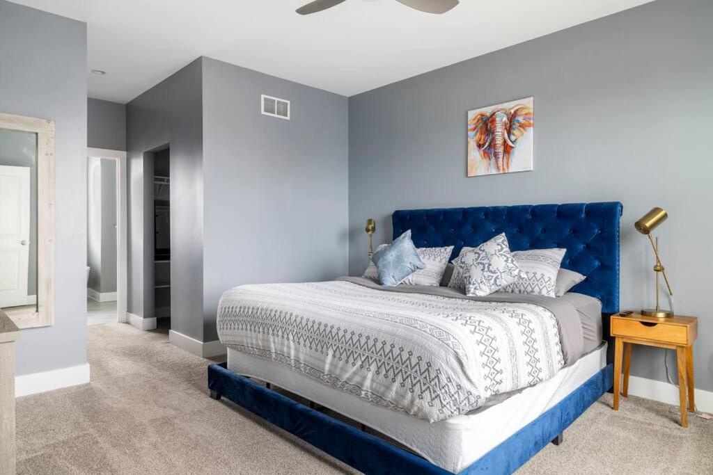 4 Bedroom 3 Bath Sleeps 10 Pet Friendly Private Backyard, 2 Car Garage, City Views, Close To All Stadiums And Casino Pittsburgh Luaran gambar
