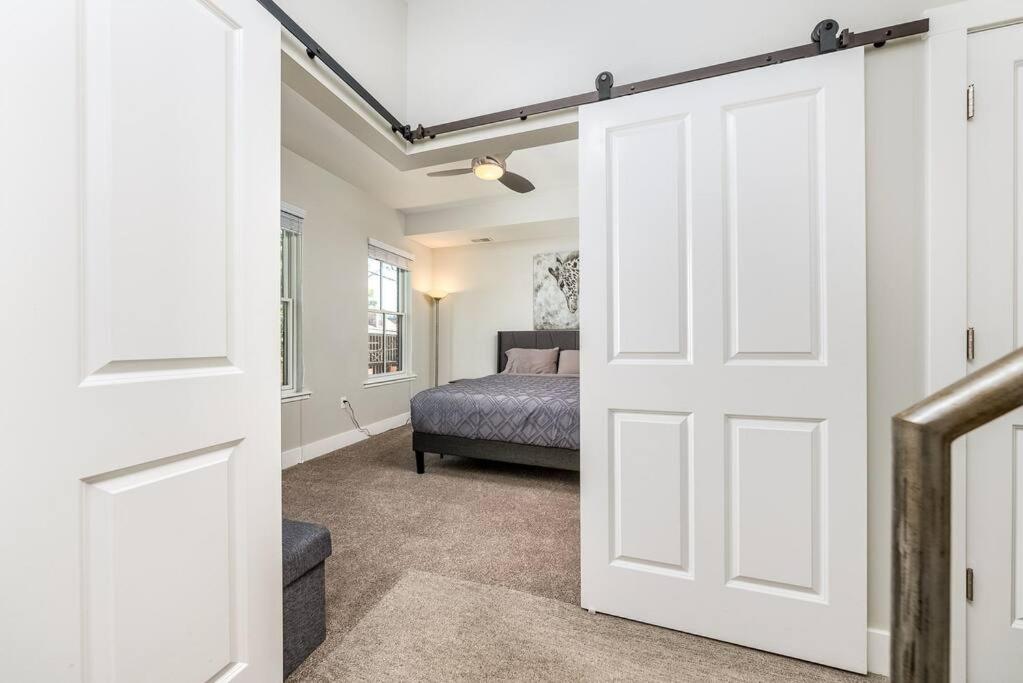 4 Bedroom 3 Bath Sleeps 10 Pet Friendly Private Backyard, 2 Car Garage, City Views, Close To All Stadiums And Casino Pittsburgh Luaran gambar