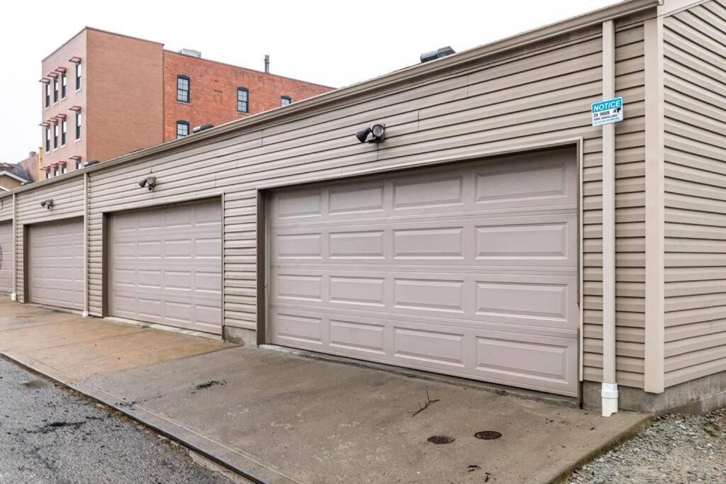 4 Bedroom 3 Bath Sleeps 10 Pet Friendly Private Backyard, 2 Car Garage, City Views, Close To All Stadiums And Casino Pittsburgh Luaran gambar