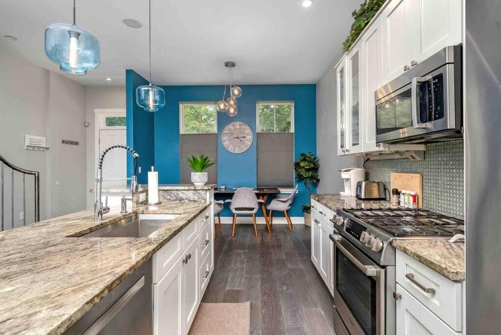 4 Bedroom 3 Bath Sleeps 10 Pet Friendly Private Backyard, 2 Car Garage, City Views, Close To All Stadiums And Casino Pittsburgh Luaran gambar